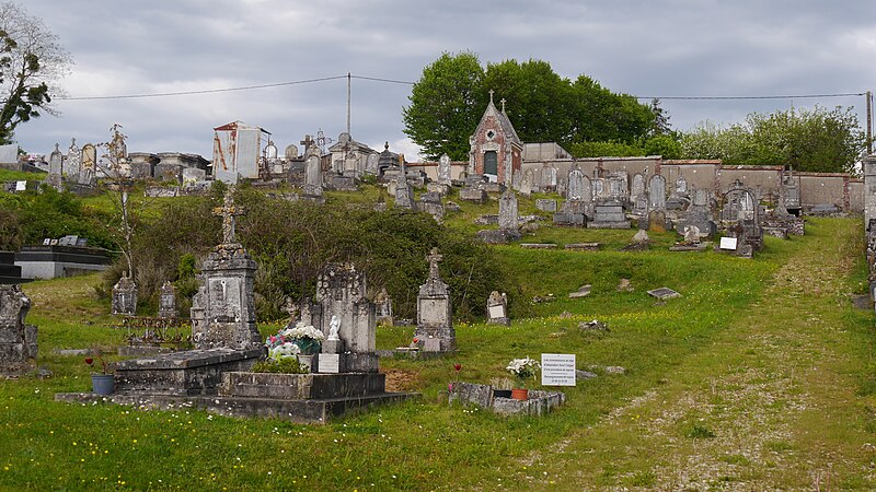 File:Cimetière de Charny.jpg