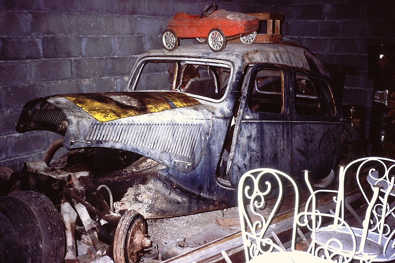 File:Citroen Traction Avant Wreck (16261241494).jpg