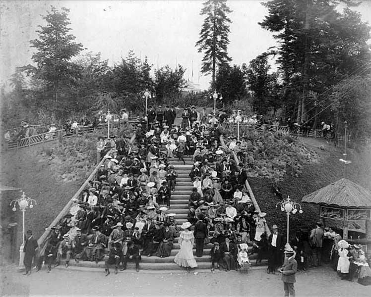 File:Crowd seated on staircase in Centennial Park, Lewis and Clark Exposition, Portland, Oregon, 1905 (AL+CA 2011).jpg