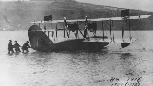 Model H-8 prototype on Lake Keuka, 1916.