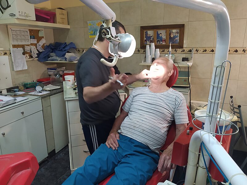 File:DENTISTREATINGOLDMAN.jpg