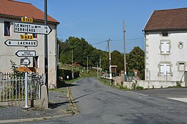 La D 122 descendant vers Le Mayet-de-Montagne et Ferrières-sur-Sichon