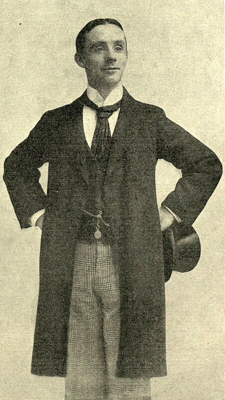 Dan Leno, hands on hips.jpg