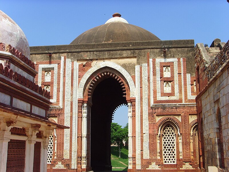 File:Delhi - Alai Darwaza at Qutb complex.jpg