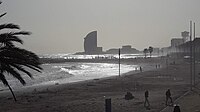 El dia després del temporal Glòria les destrosses eren notables i el mar s'havia endut bona part de la platja, però feia bon temps i les onades eren espectaculars.