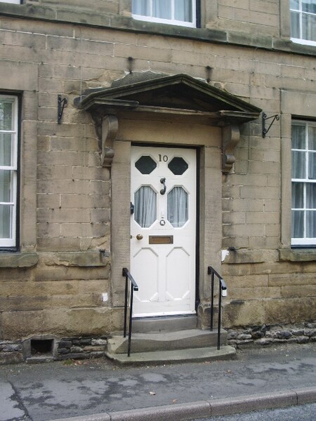 File:Doorway of No 10 Main Street, Kirkby Lonsdale - geograph.org.uk - 889439.jpg