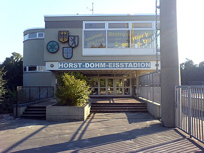 So kommt man zu dem Horst-Dohm-Eisstadion mit den Öffentlichen - Mehr zum Ort Hier