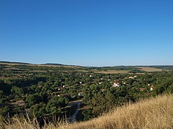 Изглед към село Емен