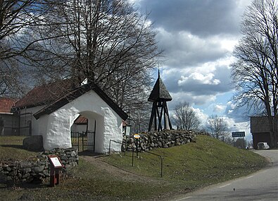 Stiglucka och klockstapel.