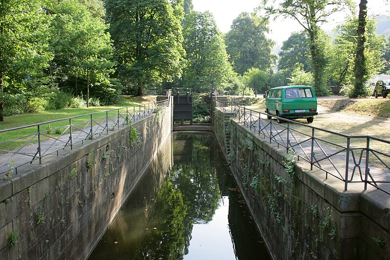 File:Essen Werden - Schleuse - Papiermühlenschleuse 19 ies.jpg