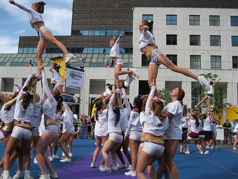 POM-POM GIRL, MENEUSE DE CLAQUE, CHEERLEADER