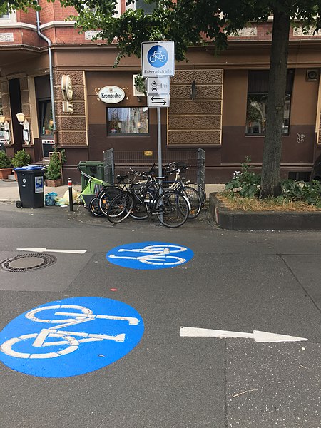 File:Fahrradstraße - Flüggestraße Hannover.jpg