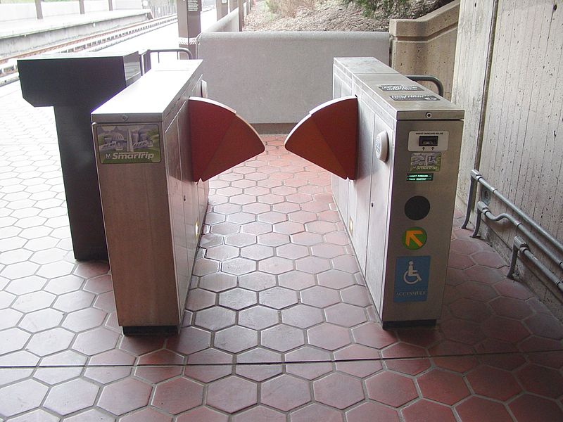 File:Faregates at Arlington Cemetery Station.jpg