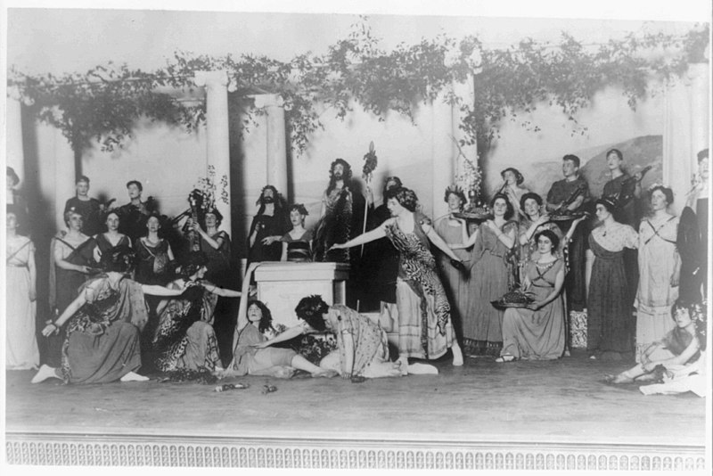 File:Finale of the Greek pageant at Maxine Elliott Theatre for benefit of N.Y. trade schools for girls (cph.3a30837).jpg