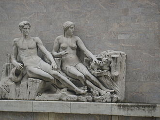 Statuary of Arno and its Valley Fontana della Palazzina Reale, stazione di Firenze.JPG
