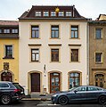 Wohnhaus mit Ladeneinbau, in geschlossener Bebauung