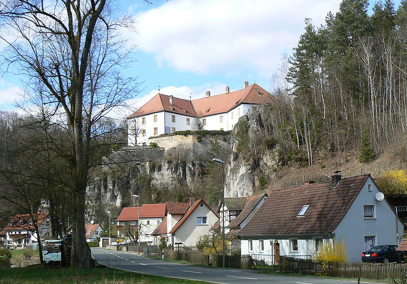 File:Freienfels bei Hollfeld.JPG