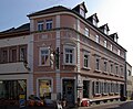 Hauptstraße 21: zweieinhalbgeschossiger klassizistischer Eckbau, 1878 used on 1 pages in 1 wikis