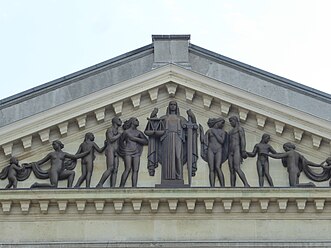 Fronton oud gerechtsgebouw, Gent.jpg