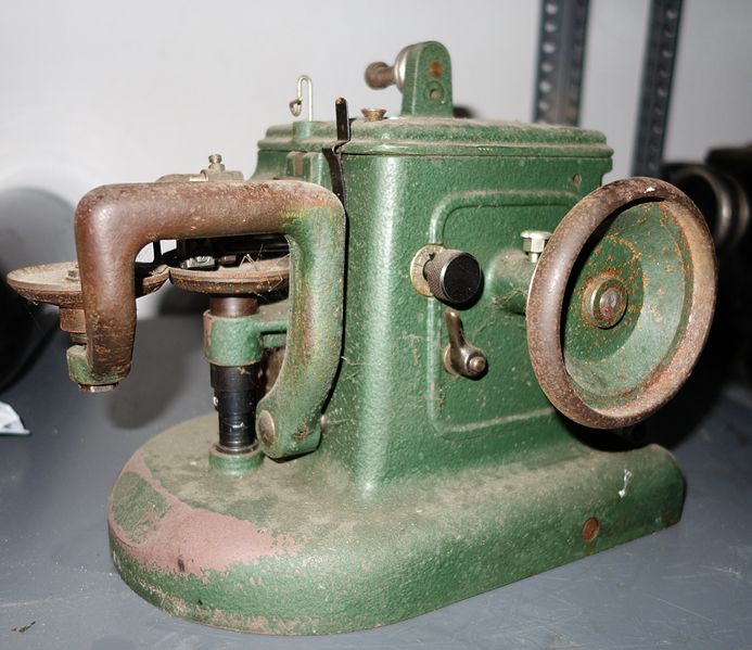 File:Furriers in Kastoria, 2014-05, a collection of fur sewing Machines (10b).jpg