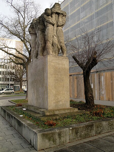 File:Göttingen Georg-August-Universität Kriegerdenkmal (02).jpg