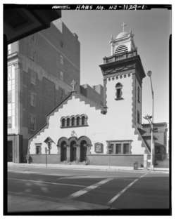 GENERAL VIEW OF EAST SIDE LOOKING SOUTHWEST - Church of the Ascension, 1601 Pacific Avenue, Atlantic City, Atlantic County, NJ HABS NJ,1-ATCI,15-1.tif