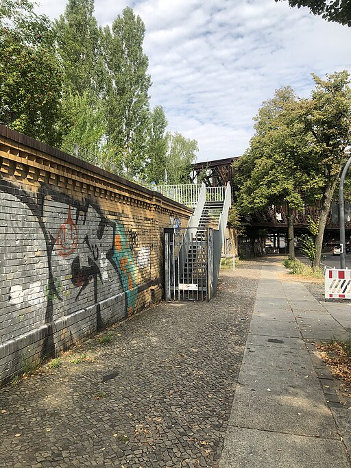 Gartenstraße mit gesperrten Zugang zum Park am Nordbahnhof10 37 26 938000