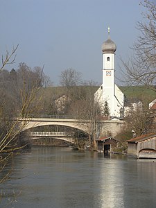 Ägidiuskirche und Mangfall / preĝejo de s-ta Egidio kaj rivero Mangfall