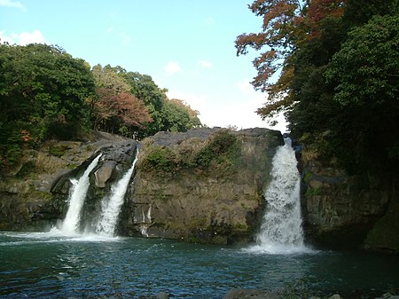 Goryu Waterfall 051120.JPG