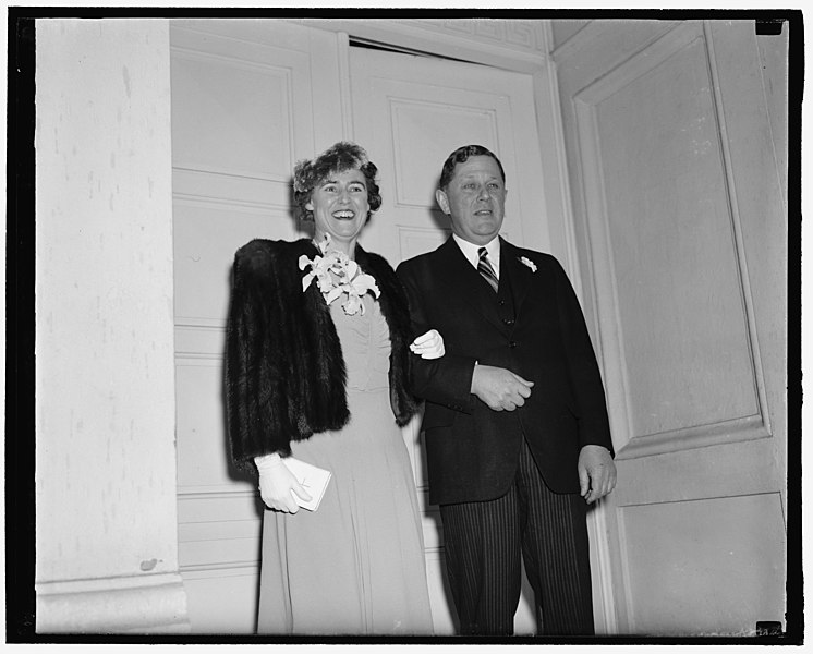 File:Grayson's widow weds. Washington, D.C., March 2. Mrs. Alice Gertrude Grayson, widow of Rear Admiral Cary T. Grayson who was personal physician to the late President Wilson, was married today LCCN2016877213.jpg