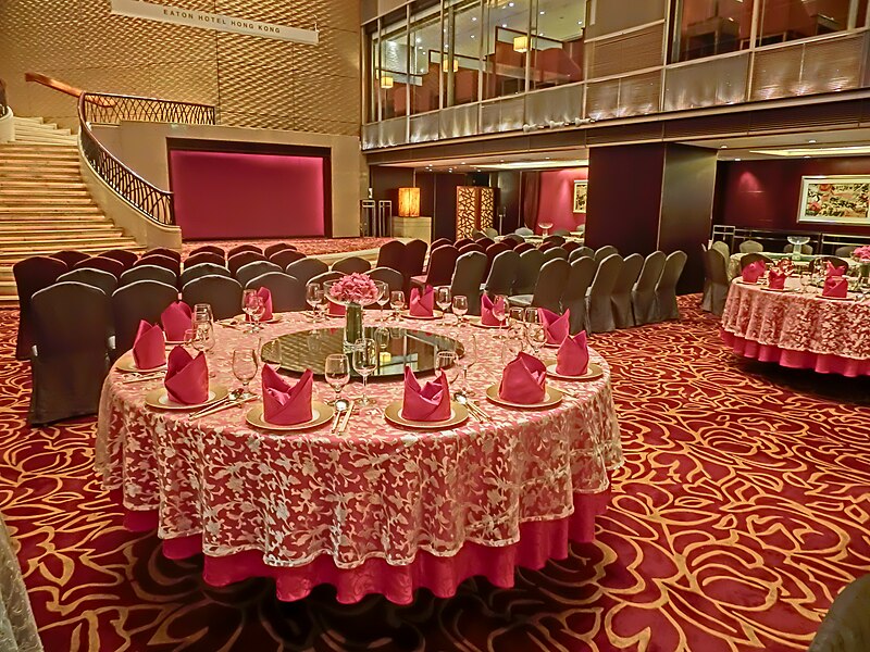 File:HK Jordan Nathan Road 香港逸東酒店 Eaton Hotel Hong Kong Banquet ballroom interior round tables Jan-2014 002.JPG