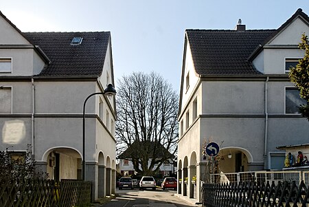 Haeuser Am Tannenwaeldchen 7 und 10 in Duesseldorf Derendorf, von Osten