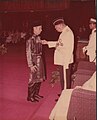 Hamid Mydin menerima pingat jasa masyarakat (P.J.M) daripada TYT Pulau Pinang.jpg