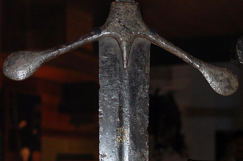 File:Hand-and-a-half Scottish long sword - quillons detail.JPG