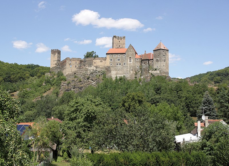 File:Hardegg - castle Hardegg, south view pic02.jpg