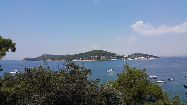 File:Heybeliada_from_Büyükada.jpg