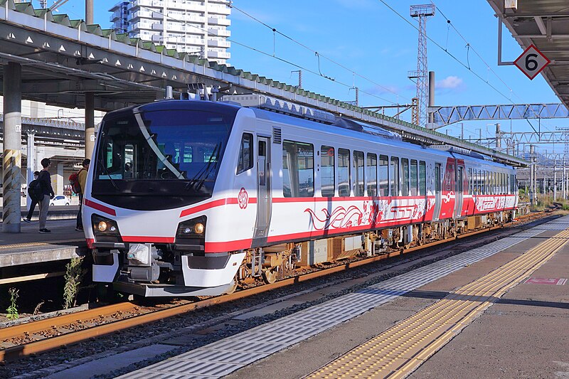 File:Hinabi at Morioka Station 20231014.jpg