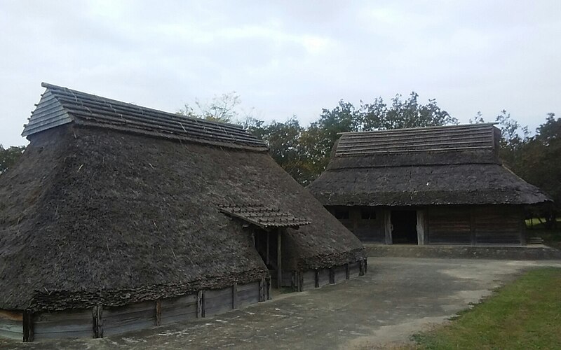 File:Hirazuka Kawazoe Archaeological Park 05.jpg