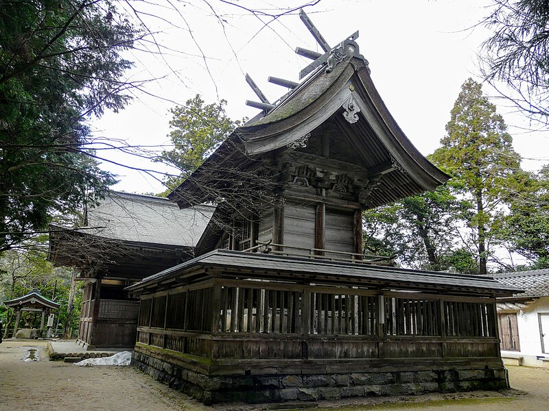 File:Honden (the main shrine) of Tamatsukuriyu-jinja.jpg