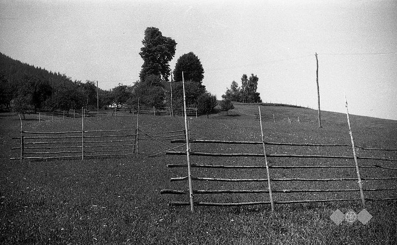 File:Hudinja, ostrvi za sušenje sena 1963.jpg