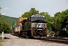 NS ES40DC No. 7698 Intermodal (5831026098).jpg