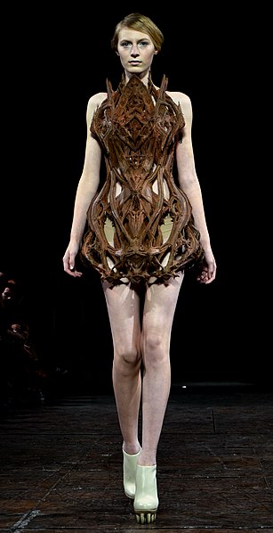 File:Iris van Herpen - Haute Couture Spring Summer 2012 (11).jpg