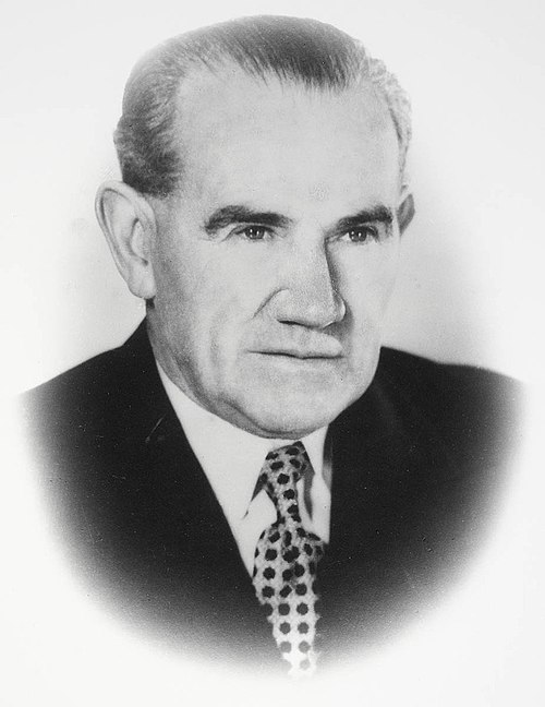 Cahill as Minister for Local Government in 1944.