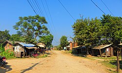 Hlavní ulice ve vesnici Jahadi