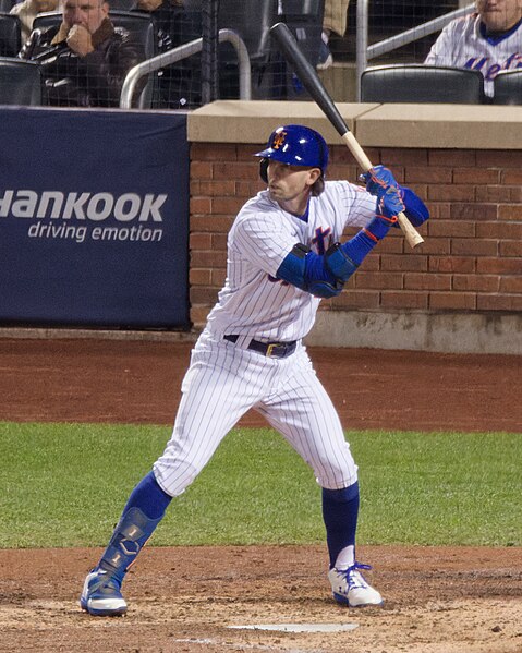 File:Jeff McNeil at bat, Oct 09 2022 (cropped).jpg