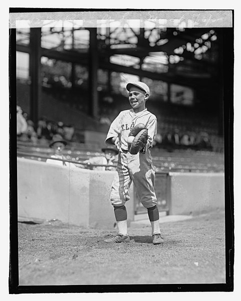 File:Joe Ryan, St. Louis, Mascot, 8-16-22 LOC npcc.06868.jpg