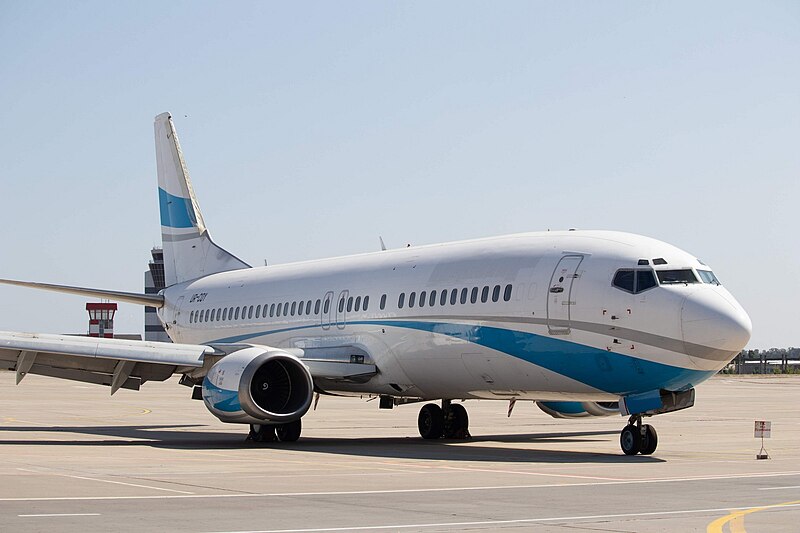 File:Jonika Airlines UR-CQY Boeing 737-400, Kharkiv, August 19, 2018.jpg