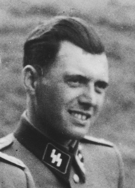 Josef Mengele, Auschwitz. Album Höcker (cropped).jpg