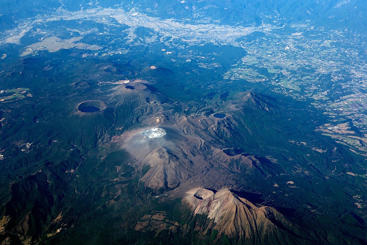 Kirishima volcano 20111125.jpg
