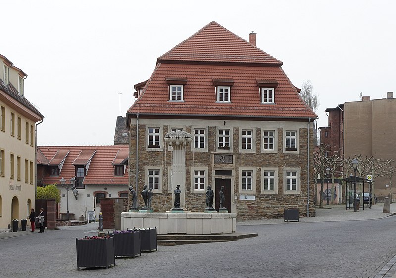 File:Knappenbrunnen - panoramio (1).jpg